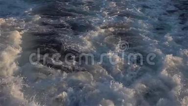 海水摆渡带泡沫波慢运动